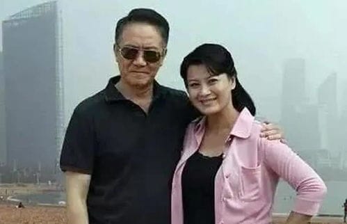 与老婆恩爱24年的李云龙,因为一部戏,转身娶了三婚的史兰芽