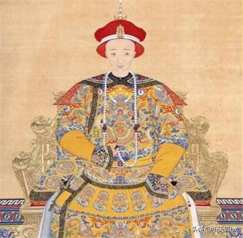 清朝十二位皇帝画像 从画像中一眼便能看出,大清由盛转衰的痕迹