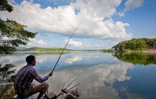 柳州三体 谁说 家门口 赚不了钱 柳州小伙靠日销80万袋的螺蛳粉脱贫致富