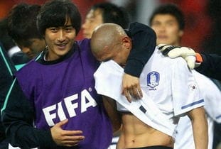 回顾安贞焕14年足球生涯 长发飘逸金球成名 