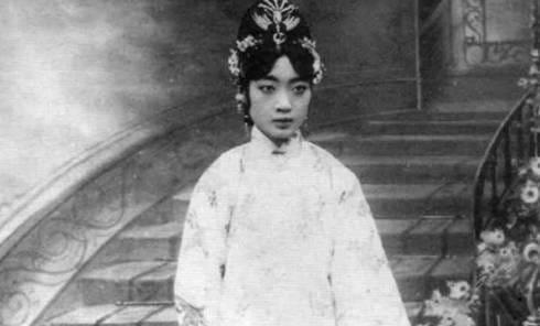 中国最后一个皇后 抽烟出轨精神病,婉容的悲剧一生