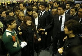 朴槿惠就沉船事故向国民道歉 承认应对不到位