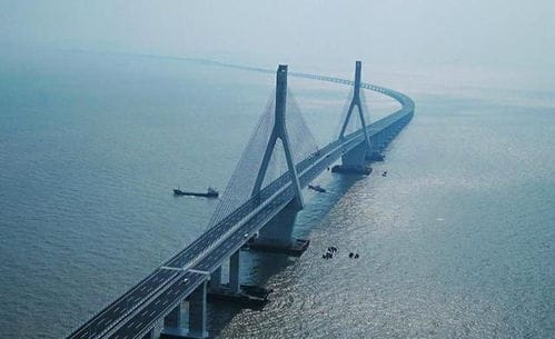 中国第一座真正的跨海大桥,长30多公里,气势不逊色于杭州湾大桥