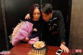 杨千嬅与丈夫丁子高庆结婚纪念日 