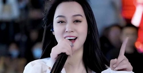 中国网红歌手唐艺在抖音上一步步长大,前婆婆称她为 好婆婆