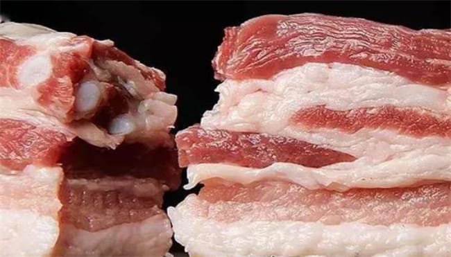 ​黑猪肉和白猪肉主要区别是什么 黑猪肉和白猪肉那种更好