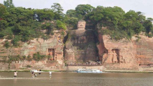 全世界最大的石佛像在哪里 