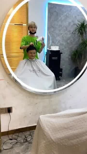 大表哥居然梦见,马云去他理发店,剪头发了 