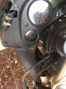 摩托车 油表 不显示多少油 但是还转动 