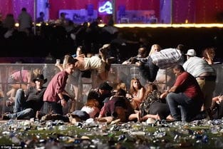 美国太危险了,拉斯维加斯某音乐节发生枪击事件,死了很多人