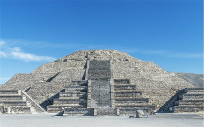 月亮金字塔坐落在哪里 月亮金字塔坐落于埃及对吗