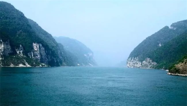 一衣带水指哪条河 一衣带水指的是长江还是黄河