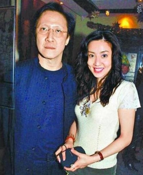 将张玉珊拿捏死死的,又专宠张敏9年的向华胜,为何娶 丑女