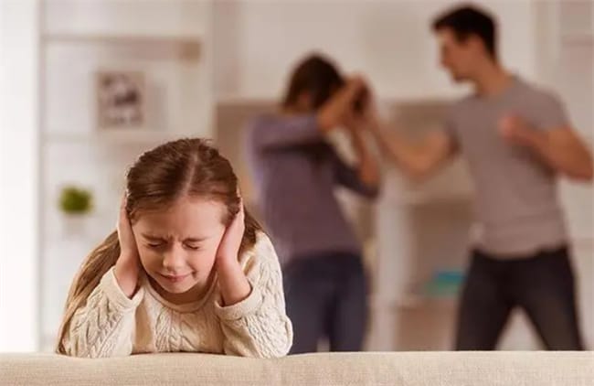 别不信 一对脾气暴躁的父母 就算再努力也难培养出好性格的孩子