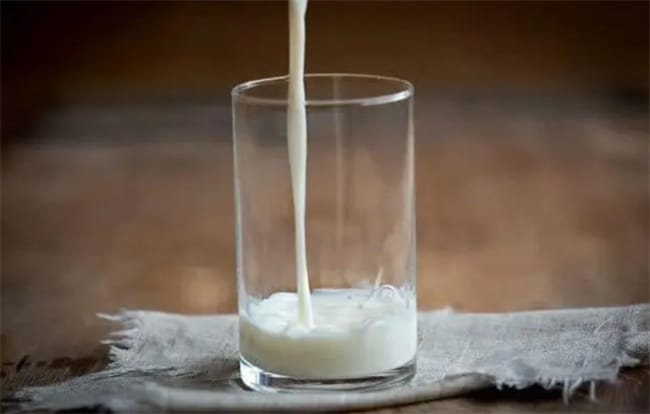 喝牛奶也有讲究 尽量在3个时间段喝牛奶 很多人还不知道