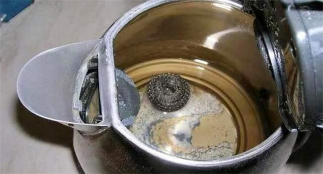 不管水壶水垢有多厚 5种简单好用的清洗方法 水垢自动脱落