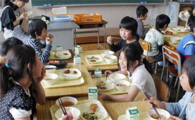 为何日本接连发生大规模集体食物中毒
