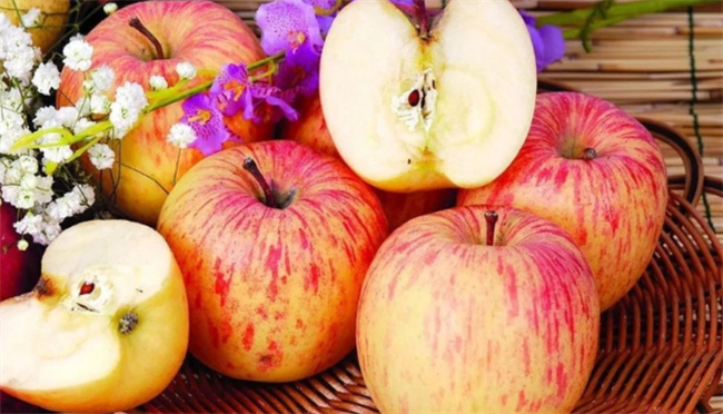 喜欢吃苹果的人 有些注意事项要知道 吃不对可能导致疾病