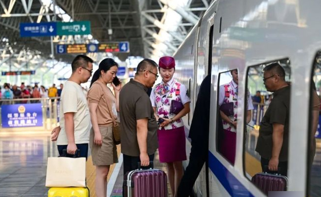 ​中秋国庆假期首日火车票今天开抢 有哪些注意事项
