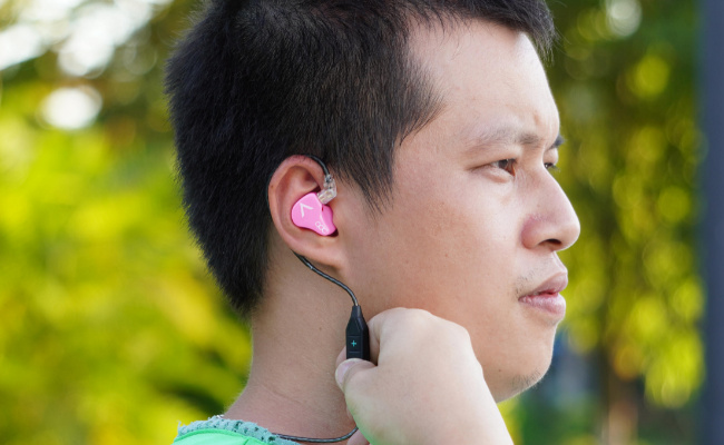 ​长时间用耳机对听力产生什么影响  保护听力要注意什么