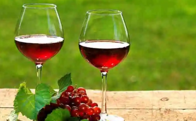 ​干红和干白葡萄酒的区别是什么  葡萄酒有什么好处