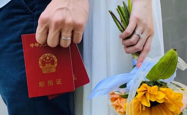 深圳人的初婚年龄是30.8岁 为什么这么晚呢