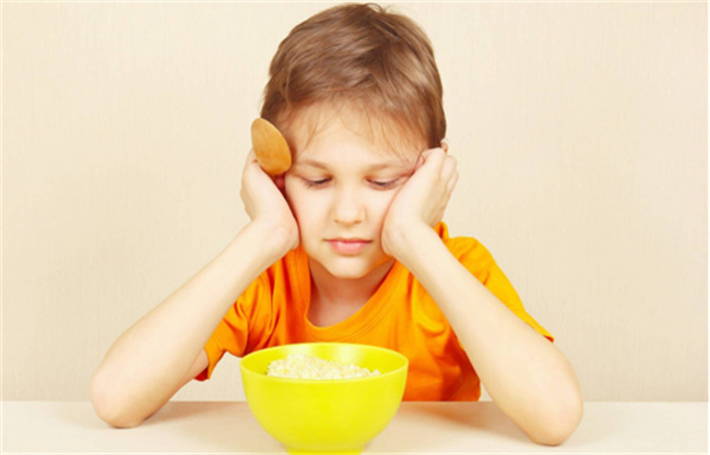 ​孩子总不爱吃饭怎么办 如何正确引导孩子吃饭