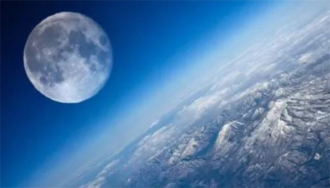 为什么月亮总是跟着人走  月亮距离地球有多远