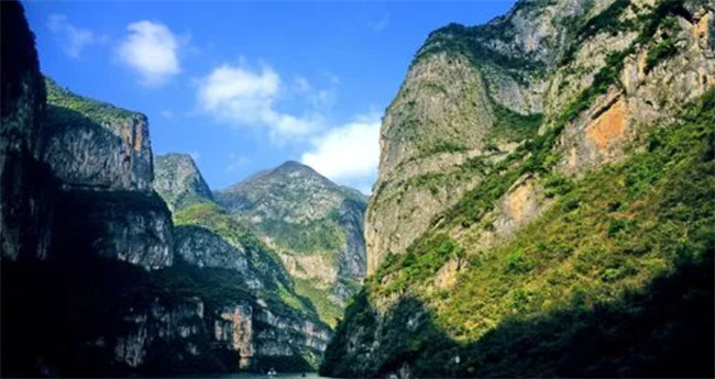 长江三峡指的是哪三峡 三峡的地位有多重要
