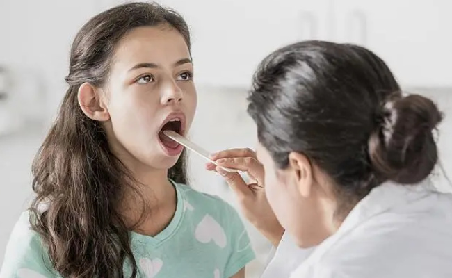 医生看病时为什么要看病人的舌头 从舌头可以看出哪些信息