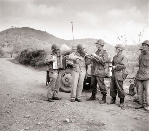 1952年,美军攻不下上甘岭,师长大骂 志愿军一个团有两万人