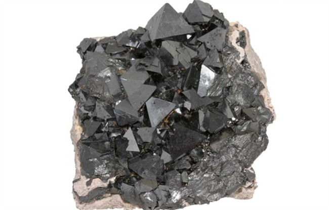 ​磁铁矿的主要成分是什么 磁铁矿的主要成分是四氧化三铁吗