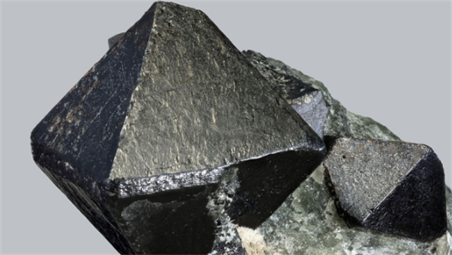 ​磁铁矿的主要成分是什么 磁铁矿的主要成分是四氧化三铁吗