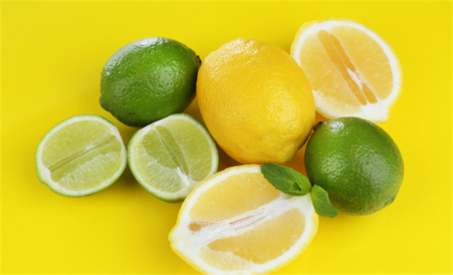 青柠檬和黄柠檬的区别 青柠檬和黄柠檬哪个泡水更好