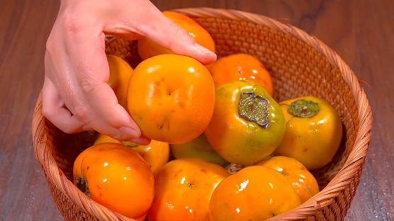 如何制作白酒与柿子的经典美食