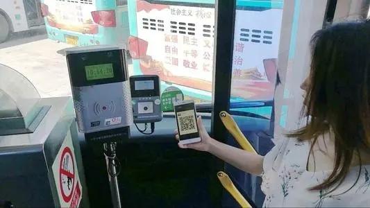 坐公交车怎么用手机支付车费(坐公交车怎么用手机支付车费呢)