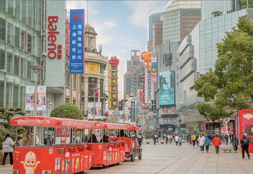 上海南京路步行街展新颜 聚集众多新品潮货