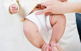 给宝宝换尿布要注意的几点事项 
