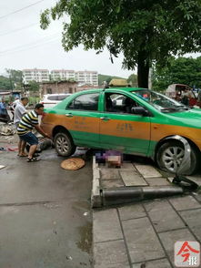 来宾市一出租车冲上人行道撞死两人 肇事司机等抽血时突然身亡