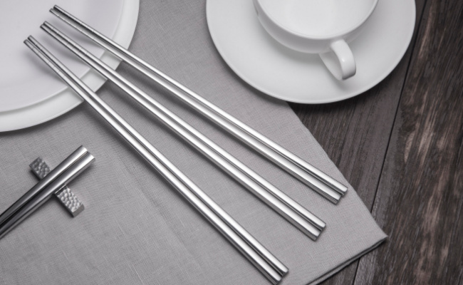 不锈钢筷子比木质筷子更卫生吗  不锈钢筷子为什么少人用