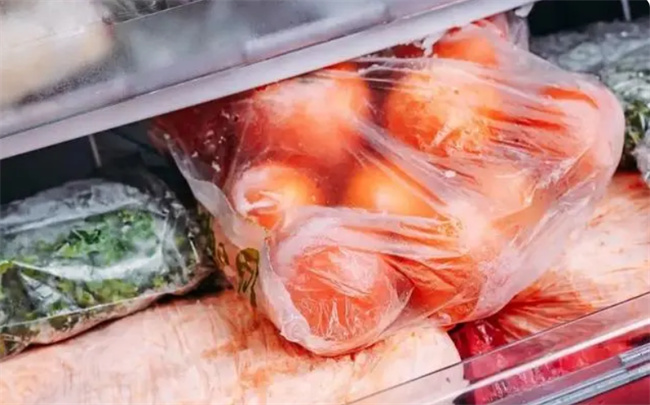 买菜回来 别把装菜塑料袋放冰箱 看完就明白了 早知早获益