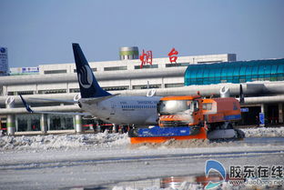 奋战4小时力保航班 大雪对机场影响不大