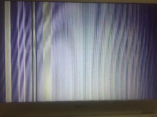 笔记本电脑屏幕闪屏出现条纹 竖条纹 闪得很严重 开机就这样 是哪里的毛病 