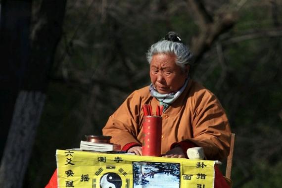 民间神婆靠什么算命 孝义算命很准的神婆