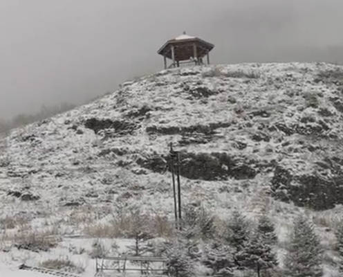 今天北京大部地区有小雨 门头沟灵山已飘雪