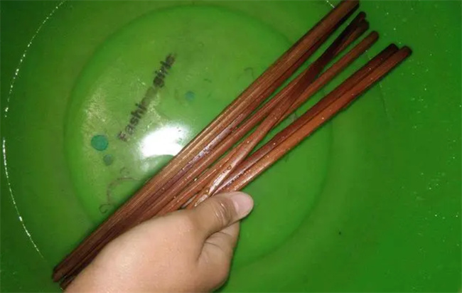 家里有旧筷子别扔了 4个妙用真实用 家家户户用得到 学学