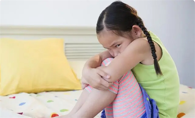孩子乱发脾气 先接纳情绪是正解 再分4步帮孩子处理不良情绪