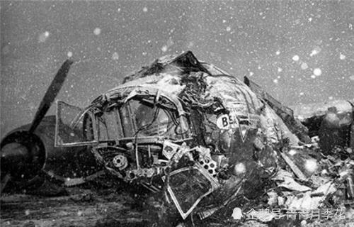 1972年真实空难,16人在雪山没有食物存活72天,死者却找不到尸体