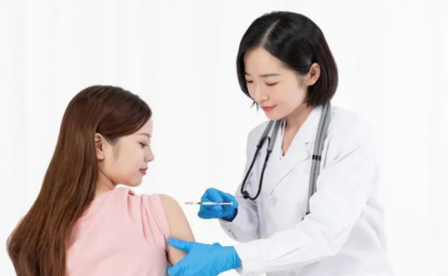 女性月经期间可以打新冠疫苗吗 打新冠疫苗对月经有影响吗