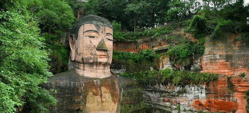 乐山大佛 世界上最大的石刻弥勒佛坐像,为何会闭眼流泪